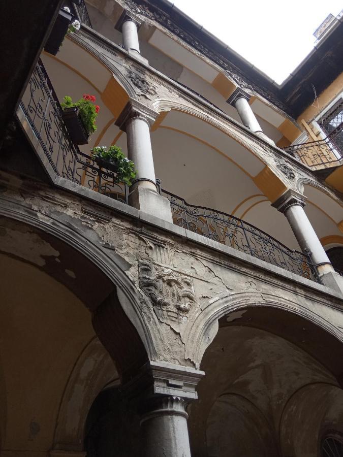 Jolie Apartment In Historical Center Budapest Exteriör bild